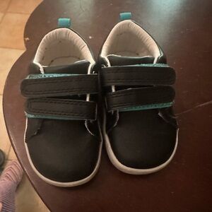 Ten little black vegan leather toddler size 4.5